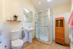 Towels - 3 Bed in Torquay (oc-t29804) (Torquay)
