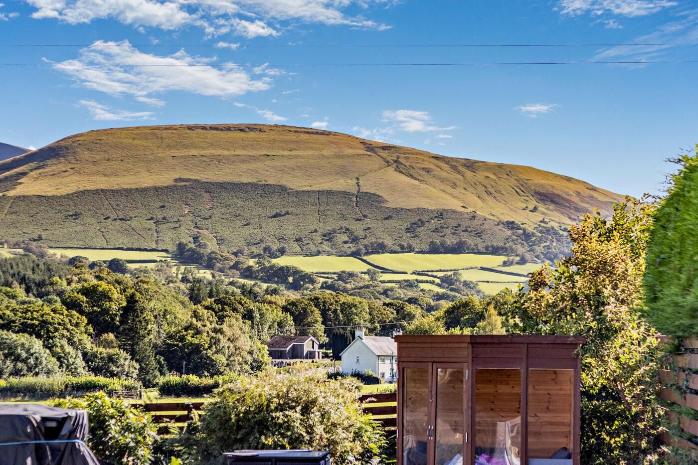 المنطقة المحيطة بالمنشأة