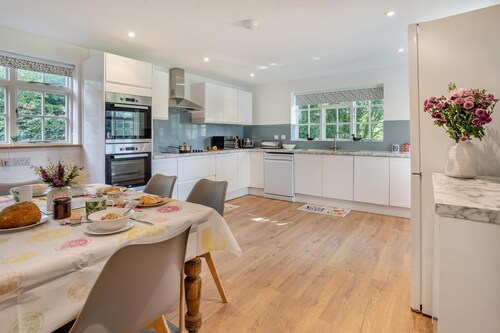 3 Bed in Scethrog (oc-h30013)