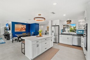 独立别墅 (4 Bedrooms) | 私人厨房 | 冰箱、微波炉、烤箱、炉灶