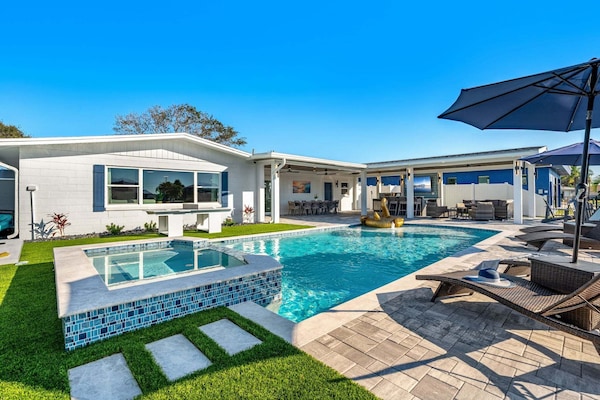 126 Deleon Rd - Cocoa Beach, FL