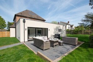 Outdoor dining - 4 Bed in West Runton (oc-c30082) (West Runton)