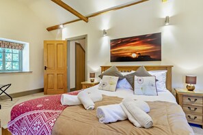 Iron/ironing board, travel cot, free WiFi, bed sheets - 4 Bed in Ellastone (oc-11744sf) (Ellastone)