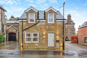 Exterior - 2 Bed in Harrogate (oc-w30111) (Harrogate)