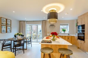 Dining - 2 Bed in Harrogate (oc-w30111) (Harrogate)
