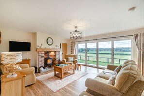 TV, fireplace - 3 Bed in Neasham (oc-f30118) (Neasham)