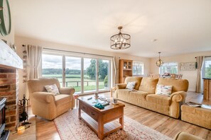 TV, fireplace - 3 Bed in Neasham (oc-f30118) (Neasham)