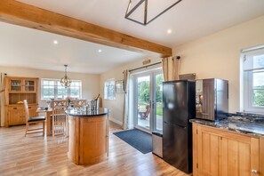 Microwave, oven, dishwasher, high chair - 3 Bed in Neasham (oc-f30118) (Neasham)
