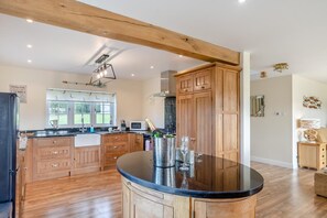 Microwave, oven, dishwasher, highchair - 3 Bed in Neasham (oc-f30118) (Neasham)