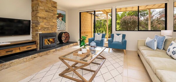 Smart TV - Saltwood House at Merricks Beach (Merricks Beach)
