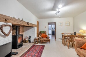 TV, fireplace - 2 Bed in Buxton (oc-b30030) (Buxton)