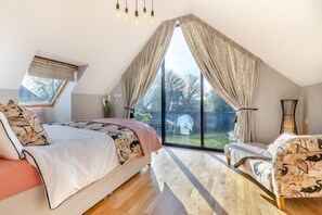 5 bedrooms, free WiFi, bed sheets