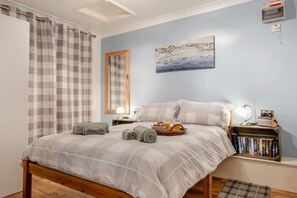 Free WiFi, bed sheets - 1 Bed in Ningwood (oc-n30157) (Ningwood)