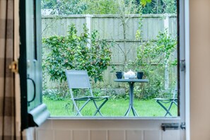 Property grounds - 1 Bed in Ningwood (oc-n30157) (Ningwood)