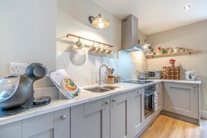 Micro-ondes, four, lave-vaisselle