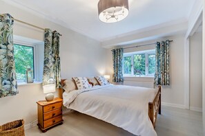 Free WiFi, bed sheets - 3 Bed in Lea Bridge (oc-l30112) (High Peak Junction)
