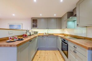 Microwave, oven, dishwasher, cookware/dishes/utensils - 1 Bed in Flimwell (oc-s30131) (Ticehurst)