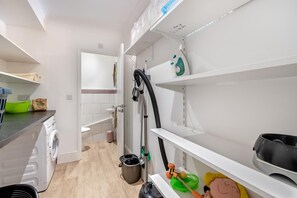 Bathroom - 4 Bed in Tenby (oc-s30142) (Tenby)