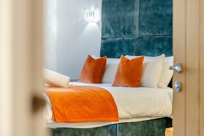 Bügeleisen/Bügelbrett, Reisekinderbett, kostenloses WLAN, Bettwäsche