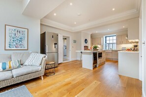 TV, fireplace - 3 Bed in Thornham (oc-c30156) (Thornham)