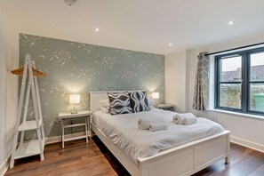 Bügeleisen/Bügelbrett, Reisekinderbett, kostenloses WLAN, Bettwäsche