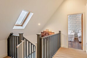 Bügeleisen/Bügelbrett, Reisekinderbett, kostenloses WLAN, Bettwäsche