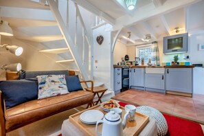 TV - 1 Bed in Padstow (oc-s30202) (Padstow)