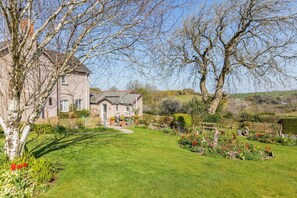 Property grounds - 1 Bed in Ilfracombe (oc-c30176) (Ilfracombe)