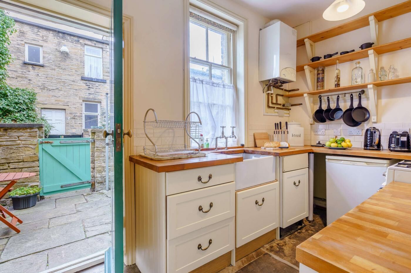 Oven, cookware/dishes/utensils