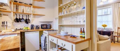 Ofen, Kochgeschirr/Geschirr/Besteck