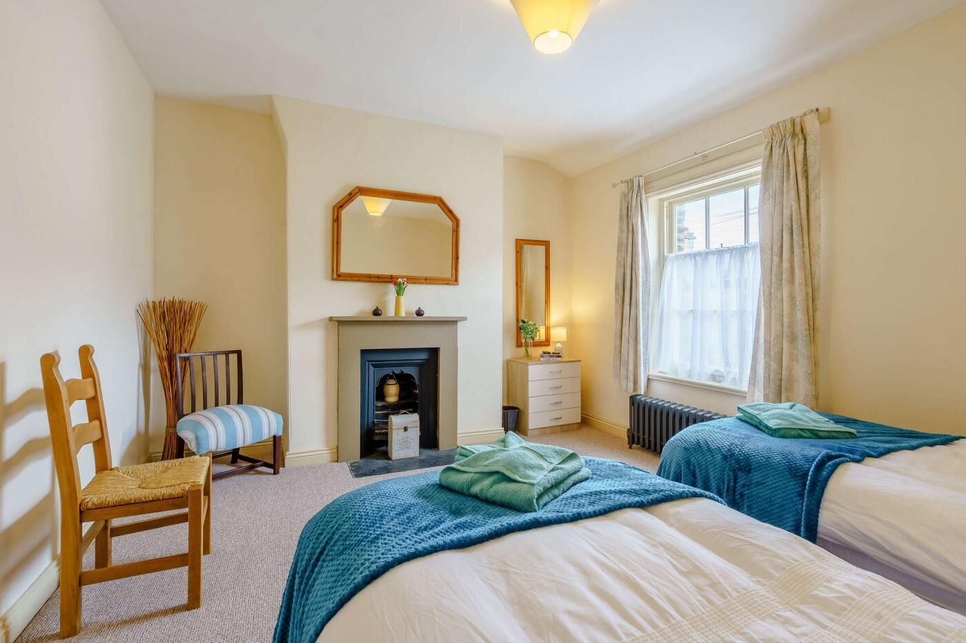 Iron/ironing board, free WiFi, bed sheets