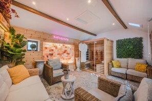Spa - 6 Bed in Richmond (oc-s30199) (Richmond)