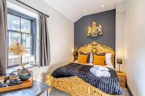 Iron/ironing board, free WiFi, bed sheets