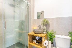 Towels - 3 Bed in Richmond (oc-t30197) (Richmond)