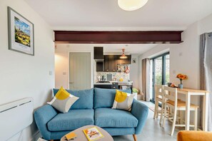 TV - 3 Bed in Ashover (oc-w30175) (Ashover)