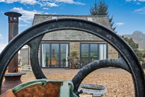 Property grounds - 3 Bed in Ashover (oc-w30175) (Ashover)
