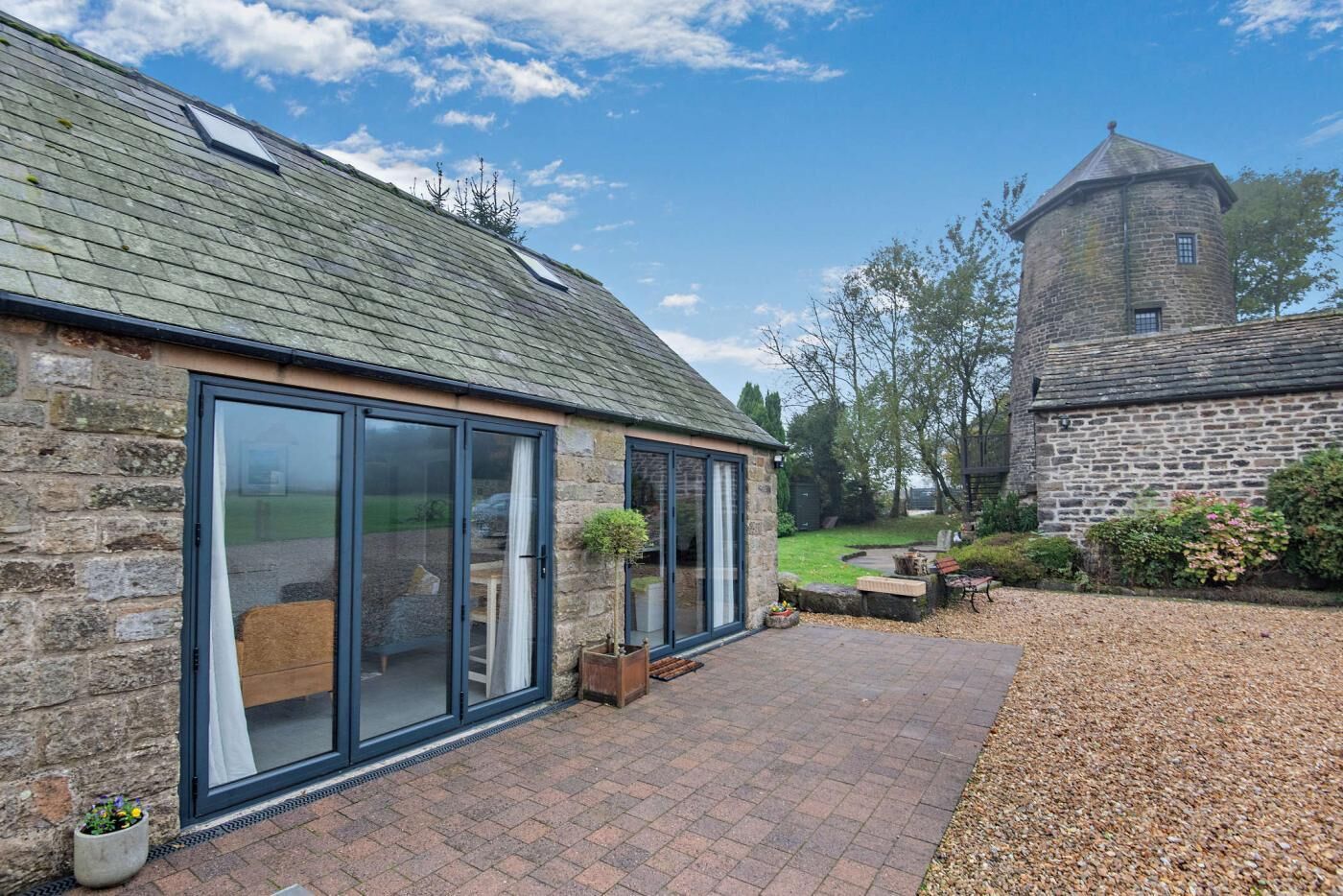 المنشأة من الخارج