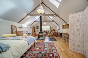 Tabla de planchar con plancha, wifi gratis y ropa de cama 