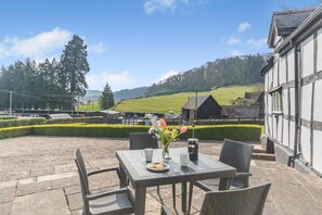 Outdoor dining - 2 Bed in Shelsley Walsh (oc-t30223) (Shelsley Walsh)