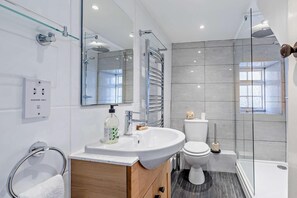 Towels - 2 Bed in Matlock (oc-h30164) (Winster)