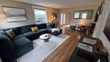 Smart TV, fireplace, DVD player, books