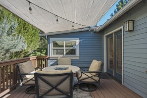 Outdoor dining - Westside Vibes - walkable w/ salt water hot tub too! (Bend)