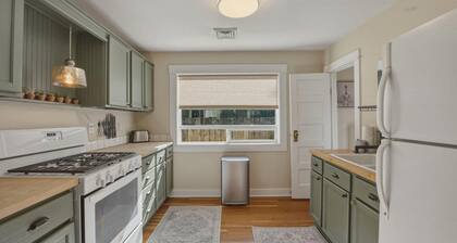 Westside Vibes - walkable w/ salt water hot tub too!