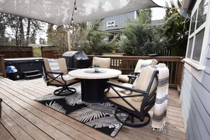 Outdoor dining - Westside Vibes - walkable w/ salt water hot tub too! (Bend)