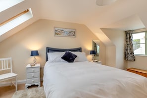 Iron/ironing board, travel cot, free WiFi, bed sheets - 3 Bed in Watchet (oc-c29959) (Watchet)