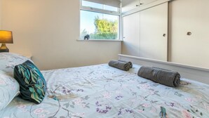 Unclassified image, 5 of 15, button - 2 Bed in Mullion (oc-k7968) (Mullion)