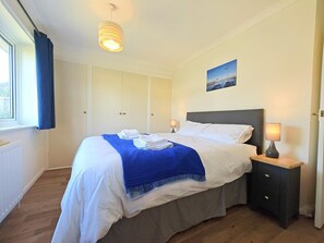 Iron/ironing board, free WiFi, bed sheets - 2 Bed in Norton (oc-l30264) (Freshwater)