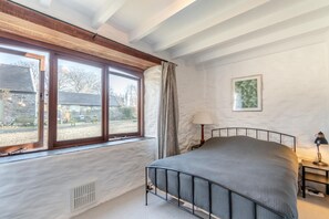 3 bedrooms, travel cot, free WiFi, bed sheets - 3 Bed in Mathry (oc-t30243) (Mathry)