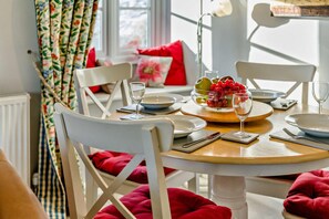 Dining - 2 Bed in Hawkshead (oc-v30277) (Claife)