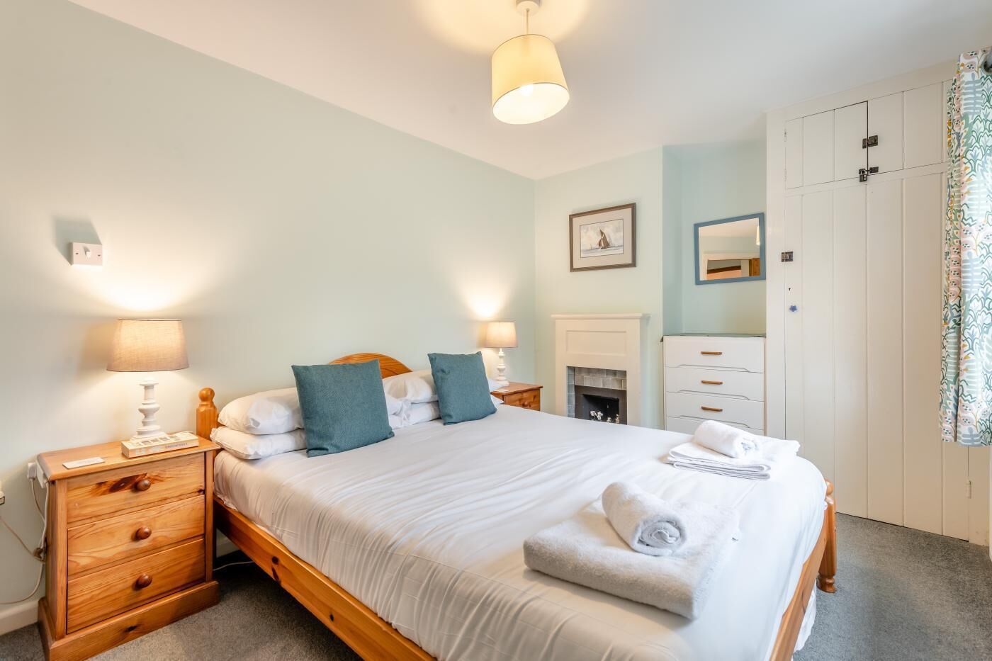 Iron/ironing board, free WiFi, bed sheets